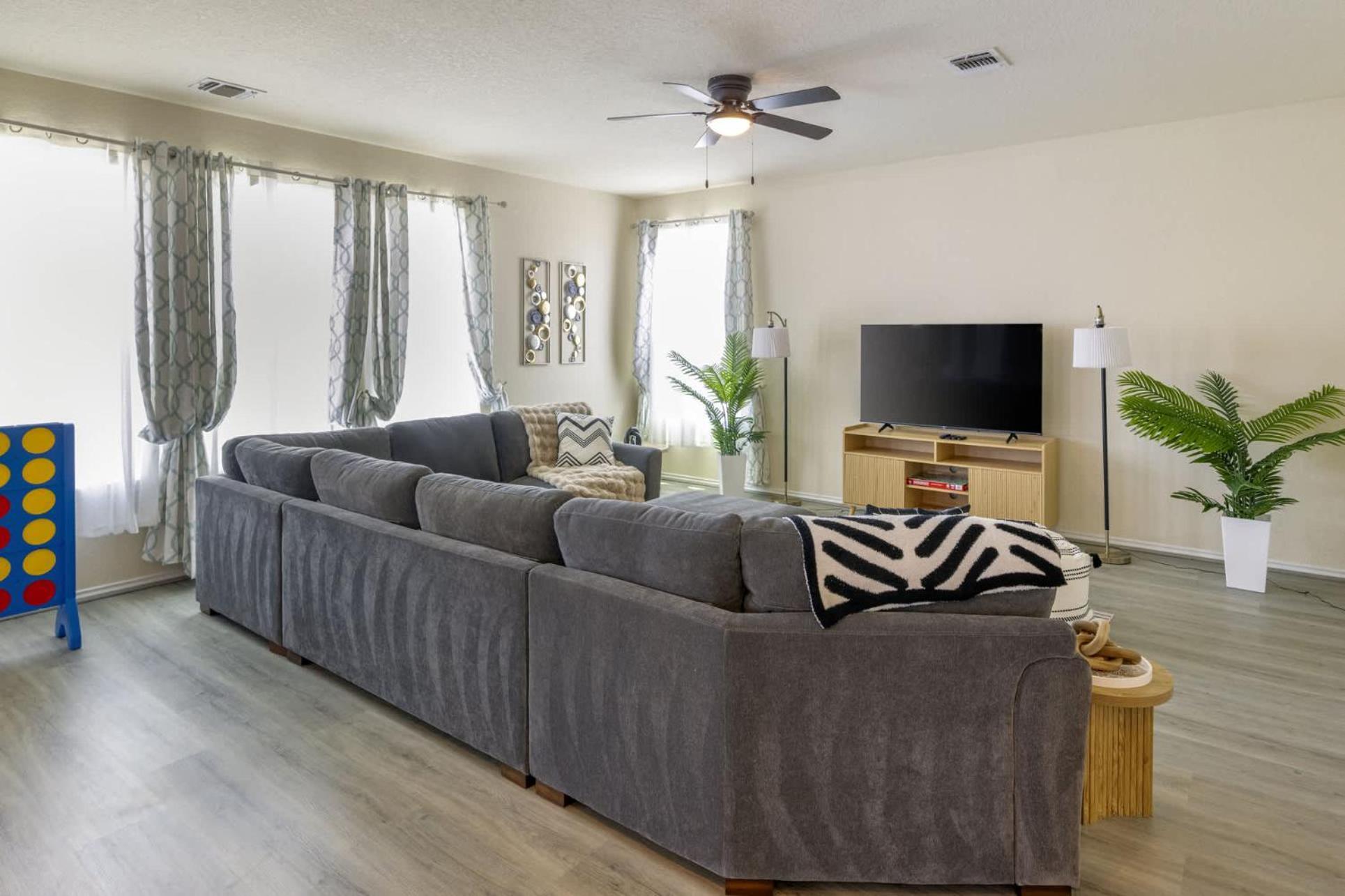 Family-perfect 4br House - Fenced Yard & Style Сasa de vacaciones San Antonio
