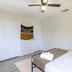 Family-Perfect 4Br House - Fenced Yard & Style