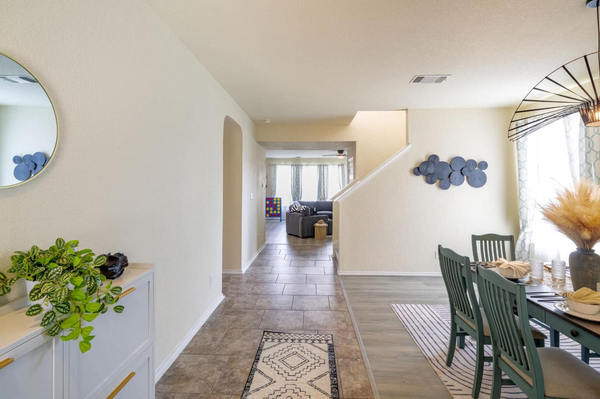 Family-perfect 4br House - Fenced Yard & Style Holiday home *