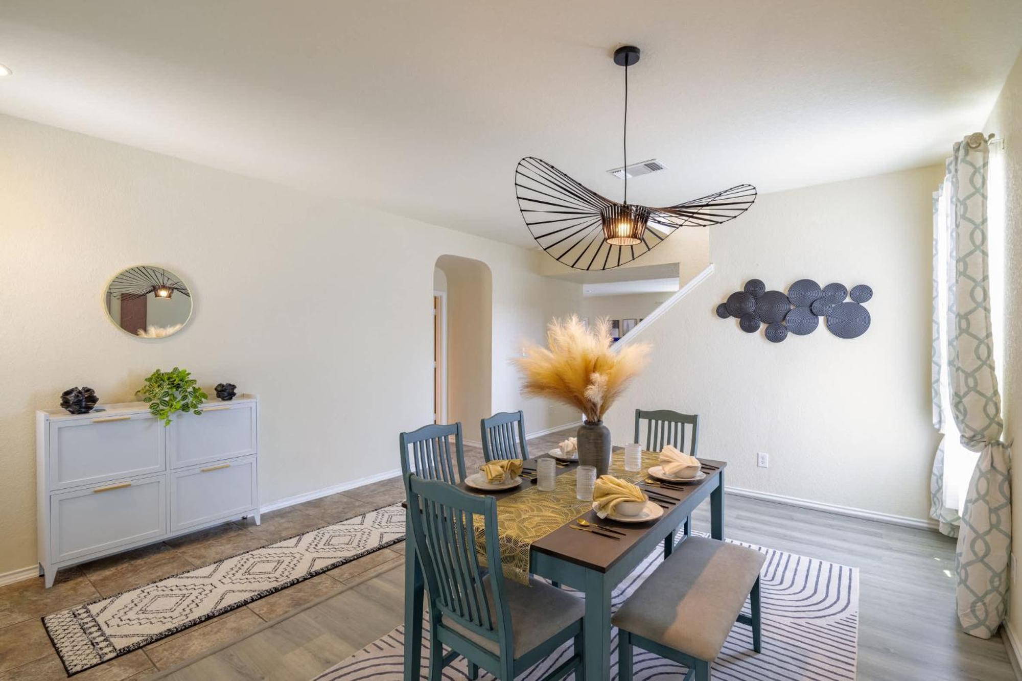 Family-perfect 4br House - Fenced Yard & Style Holiday home