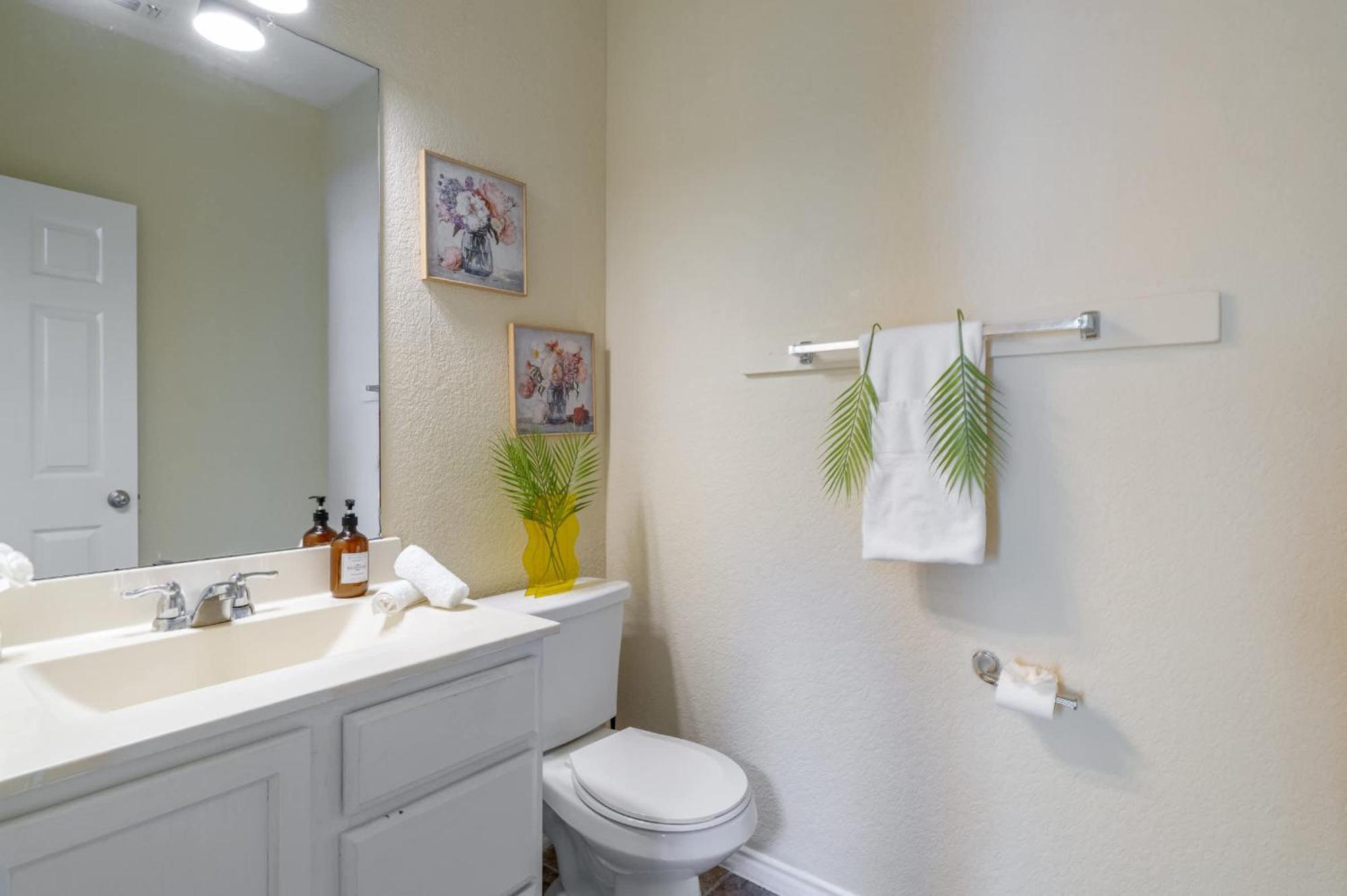 Holiday home Family-perfect 4br House - Fenced Yard & Style