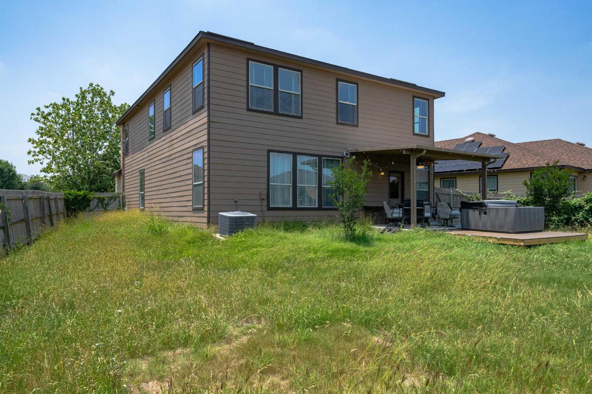Holiday home Family-perfect 4br House - Fenced Yard & Style *