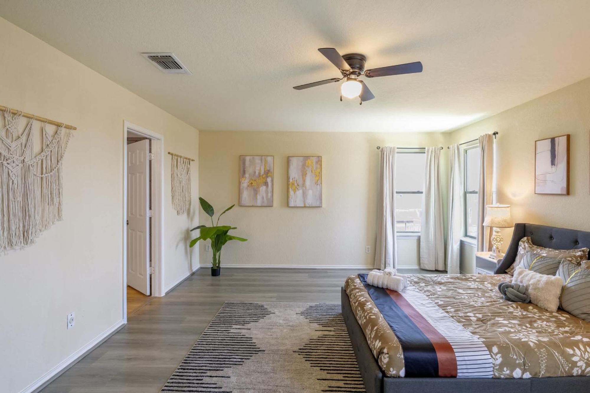 Holiday home Family-perfect 4br House - Fenced Yard & Style